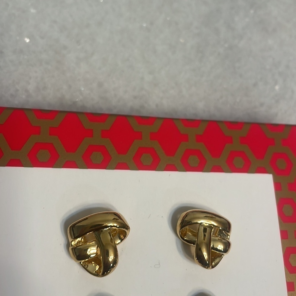 Love me knots hypoallergenic earrings set New - Picture 5 of 7